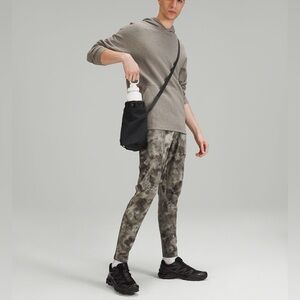 Lululemon Water Bottle Crossbody Bag 2.5L Black